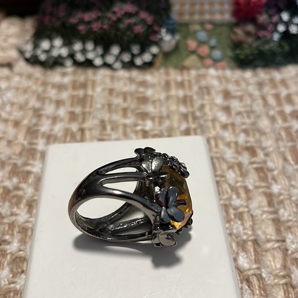 Pale yellow large rhinestone costume statement ring size 9 - Picture 9 of 9